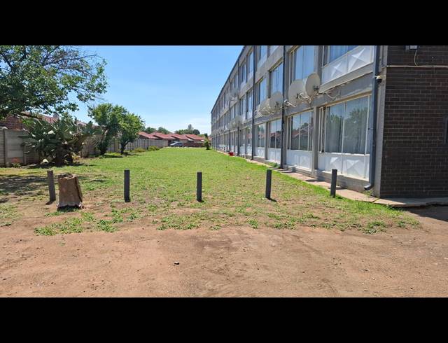 2 BEDROOM FLAT FOR SALE IN THREE RIVERS